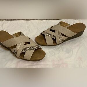 NWOT. A2 By Aerosoles Women's Flower Power Wedge Sandals Comfort Tan Size 10